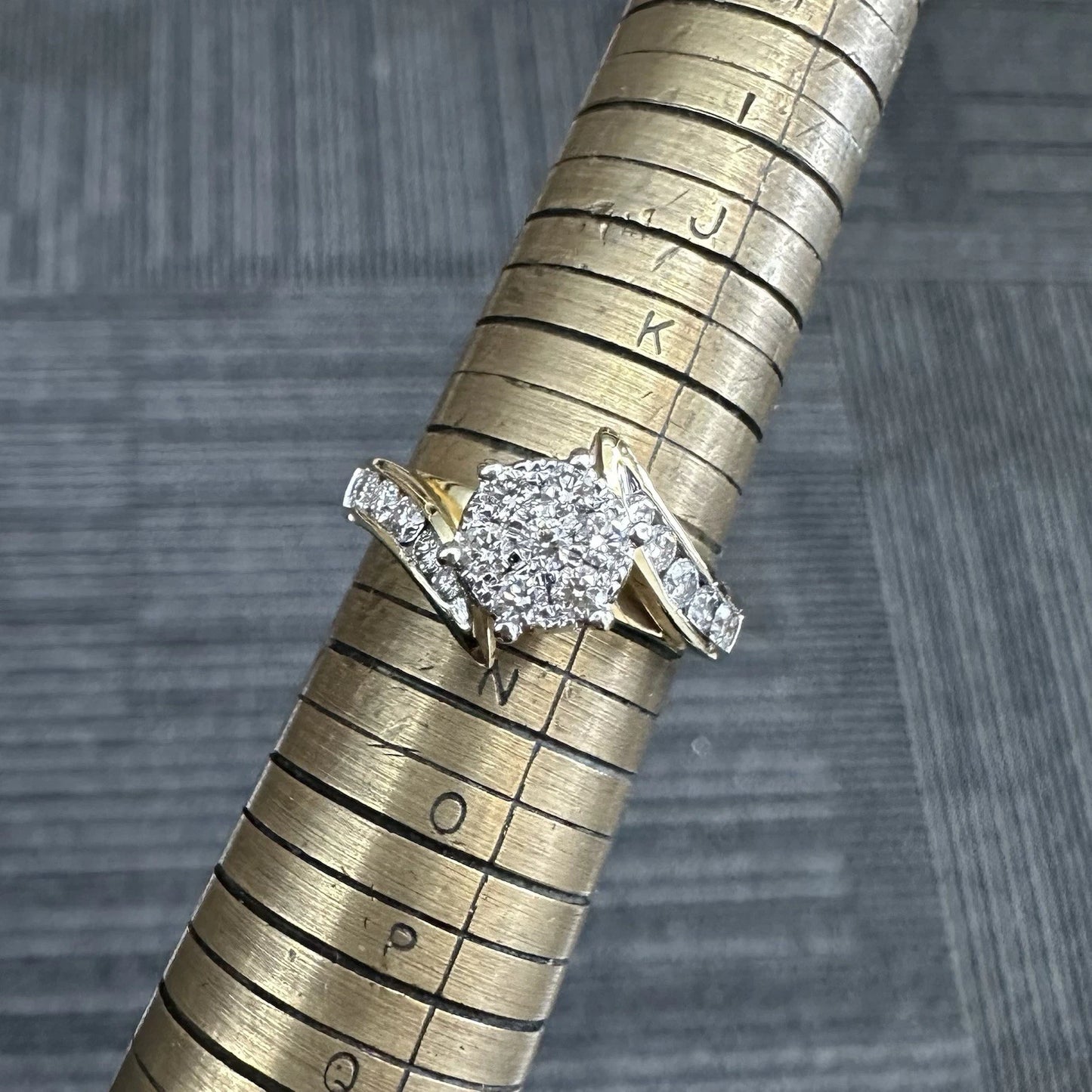 18Ct Yellow Gold .80Ct TW Diamond Split Shank Ring Sz M