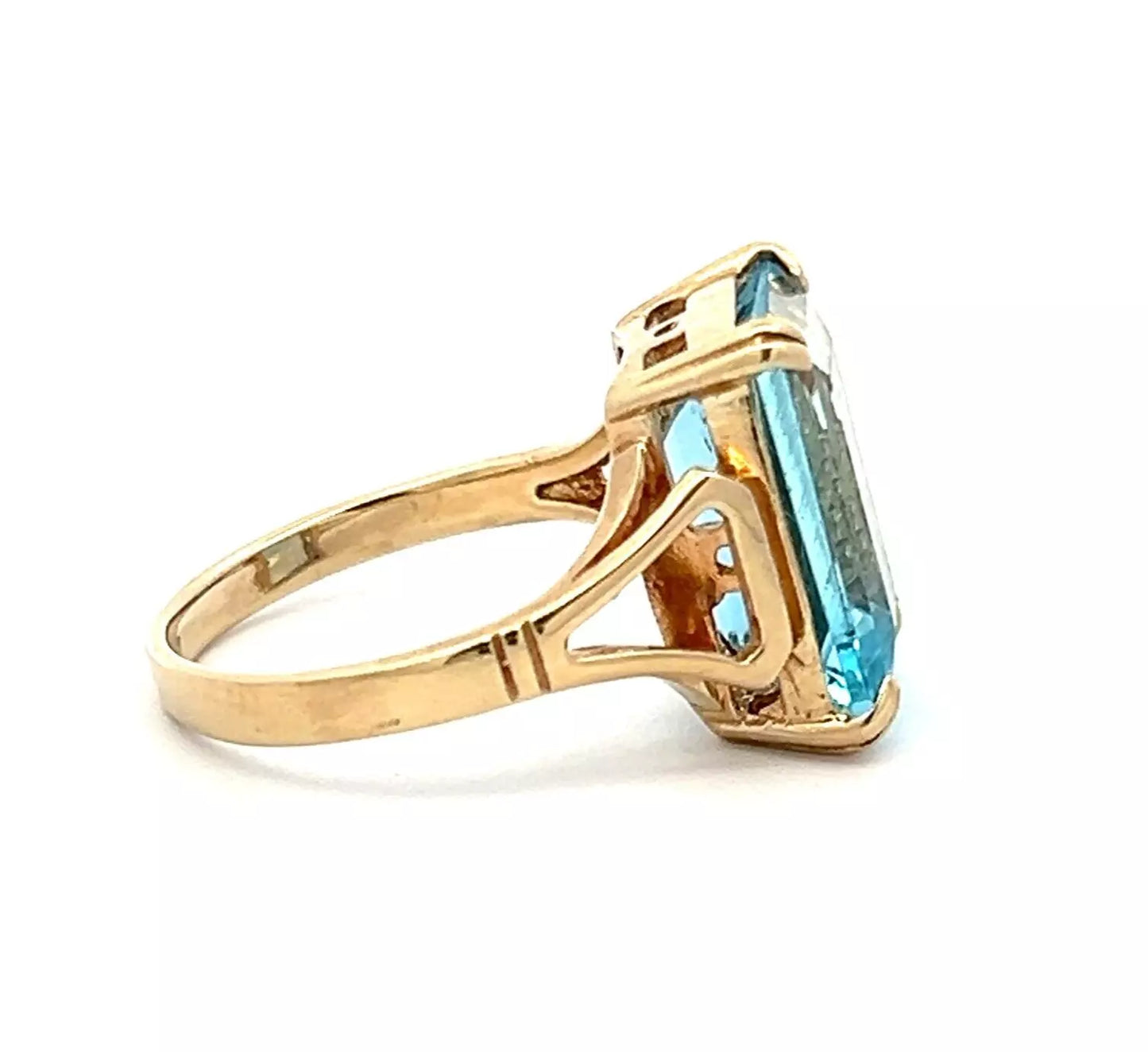 9Ct Yellow Gold Emerald Cut Blue Topaz Ring - Sz M