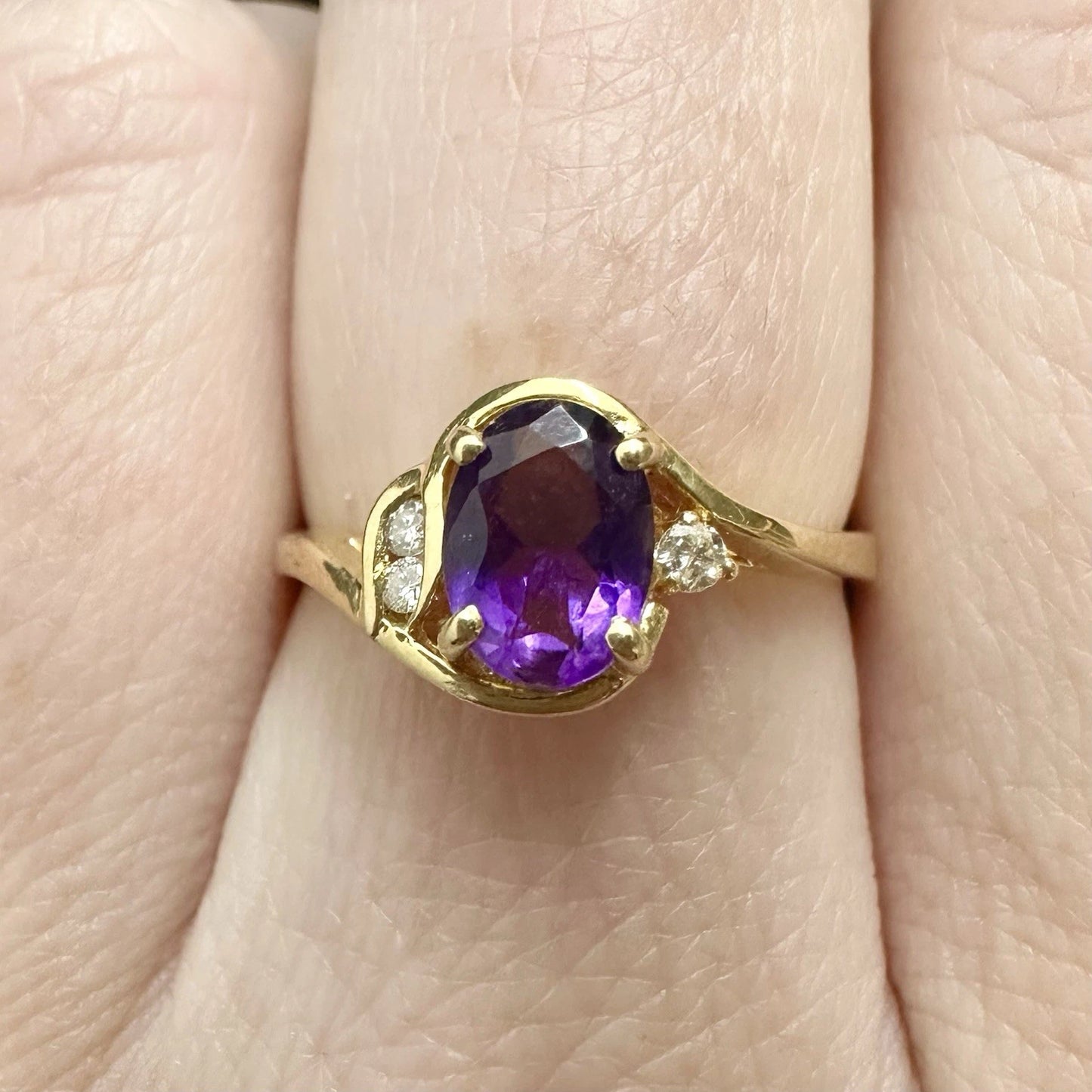18Ct Yellow Gold Amethyst & .03 Carat TW Diamond Accent Ring Sz M