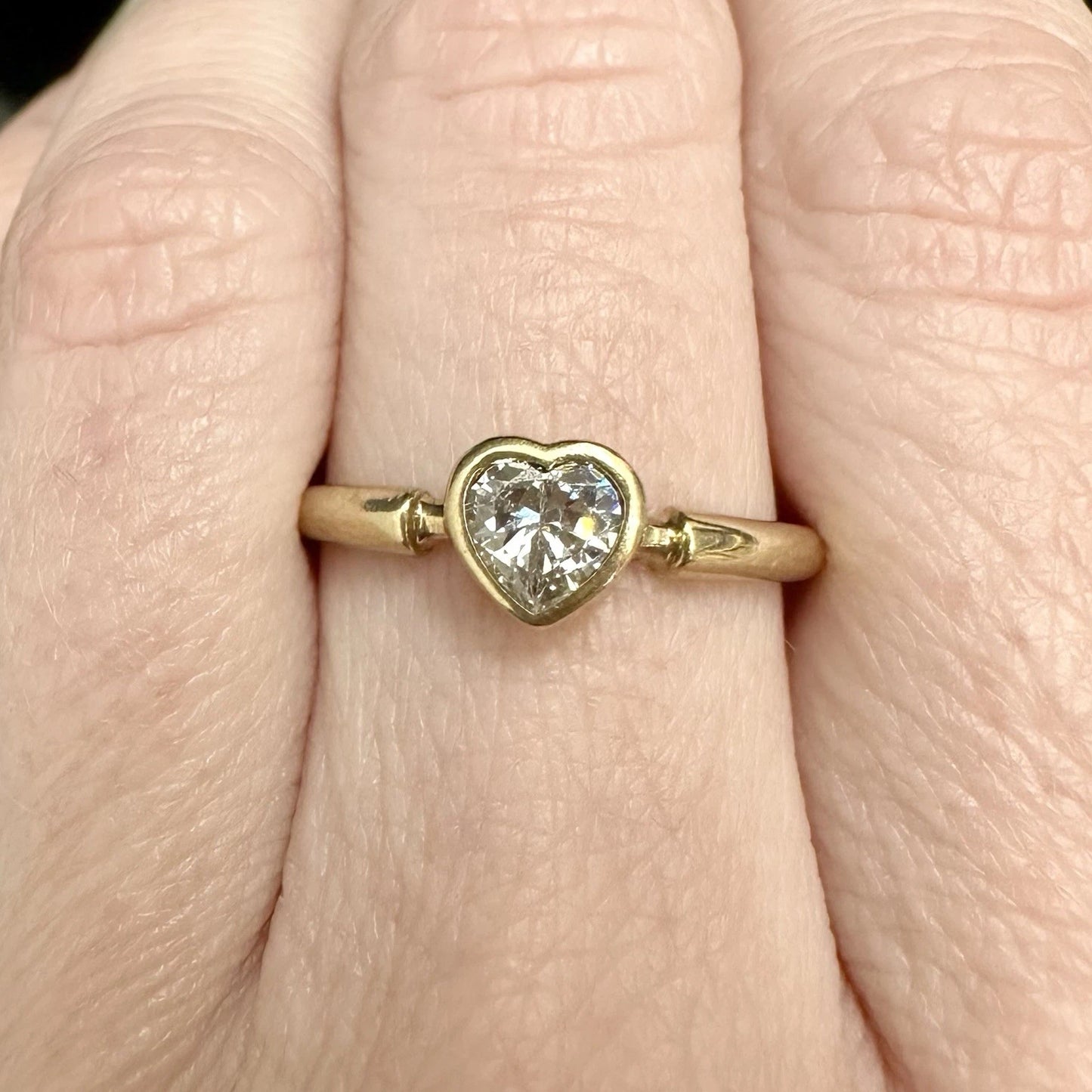9Ct Yellow Gold Heart Shaped CZ Bezel Set Ring Sz Q