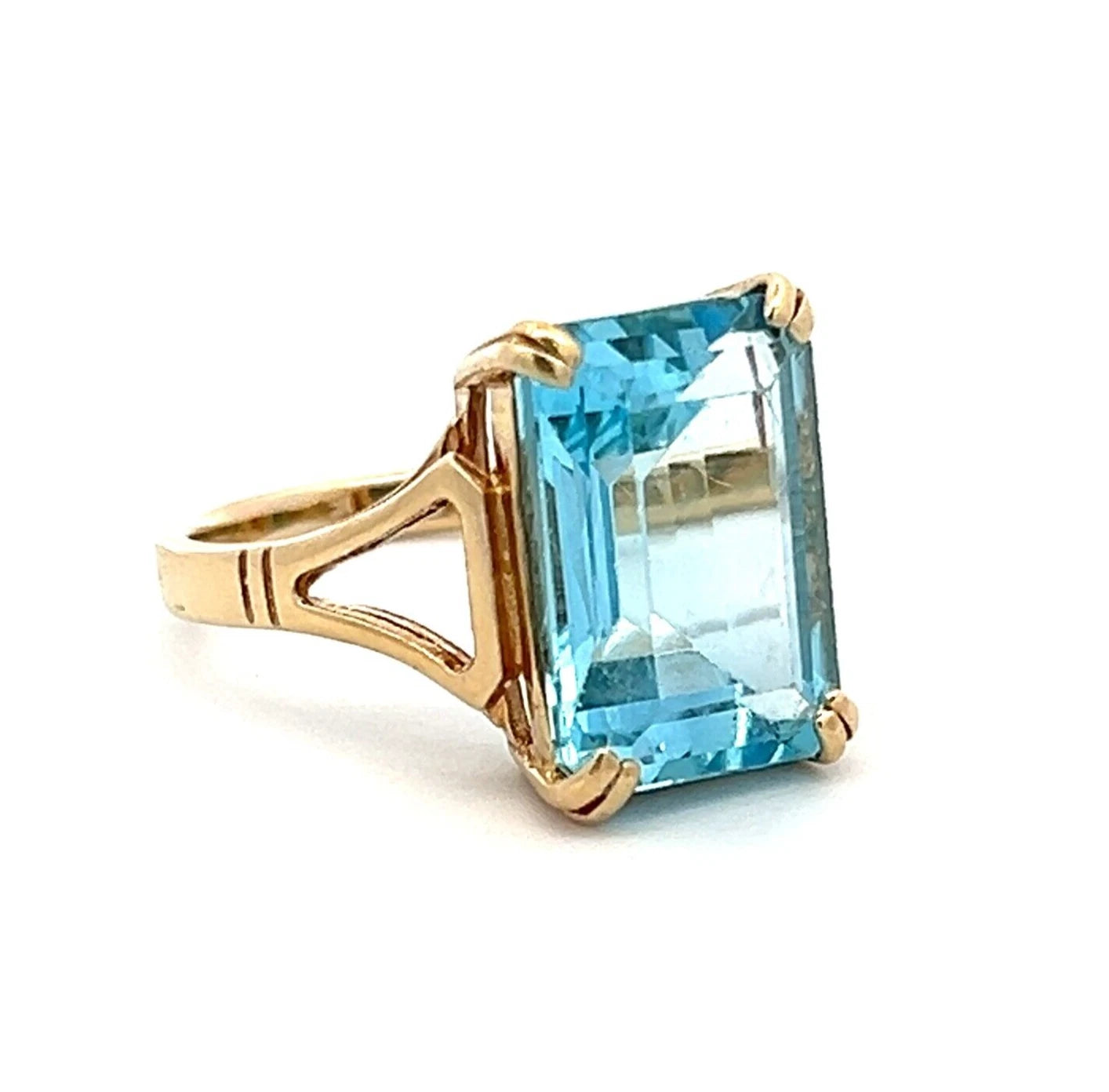 9Ct Yellow Gold Emerald Cut Blue Topaz Ring - Sz M