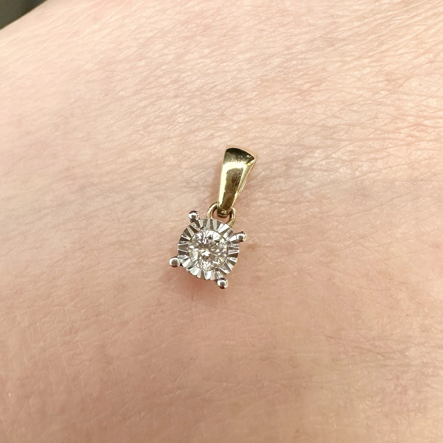 9Ct Yellow Gold .12 TW Diamond Illusion Set Pendant