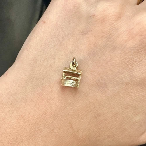 9Ct Yellow Gold Vintage Wishing Well Pendant