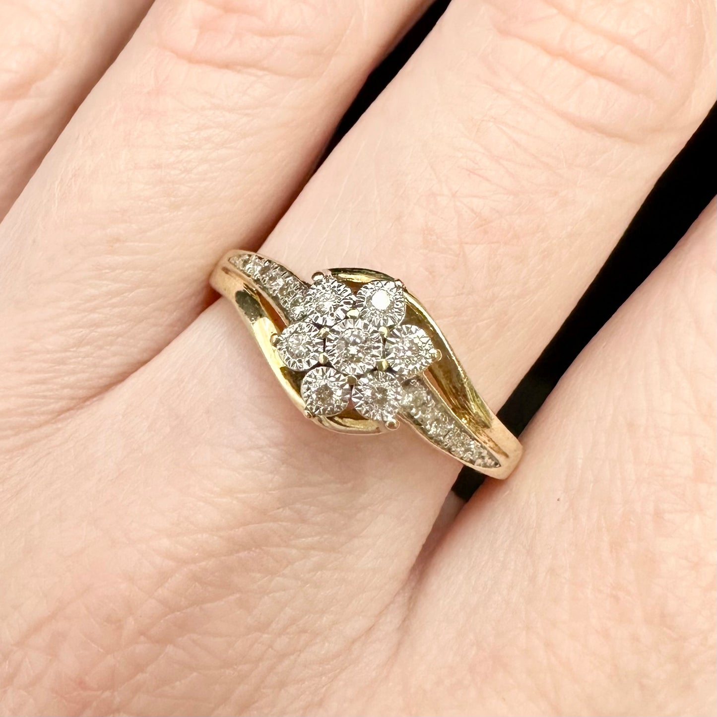 9Ct Yellow Gold .16Ct TW Diamond Set Floral Ring Sz S 1/2