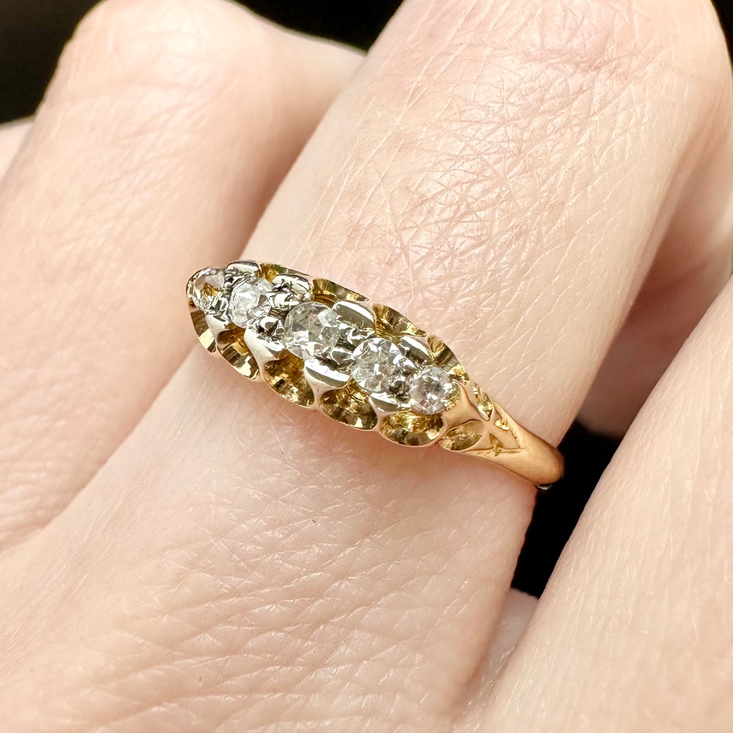 18Ct Yellow Gold Victorian Revival Scalloped .15 Carat TW Diamond Band Ring Sz O 1/2