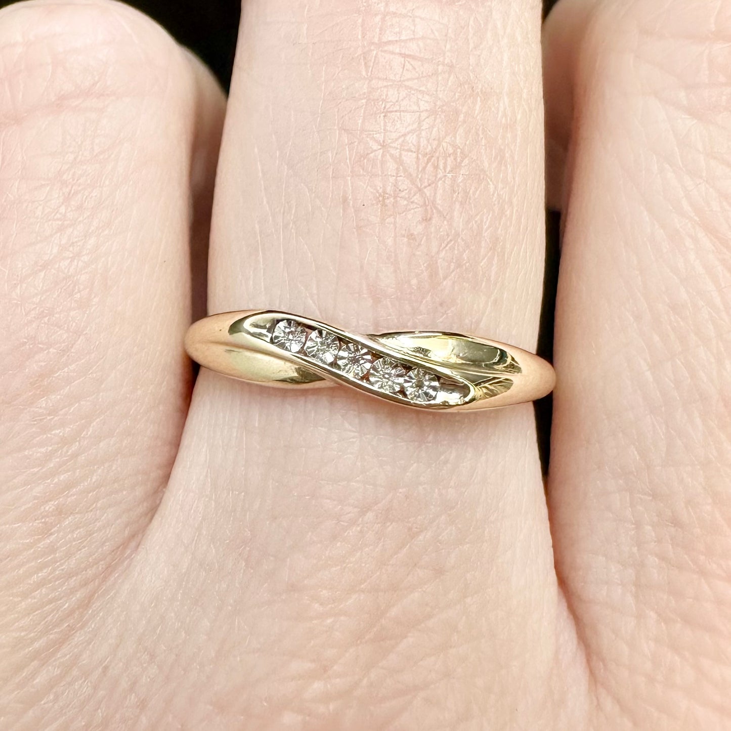 9Ct Yellow Gold Miracle Set Diamond Crossover Ring Sz O