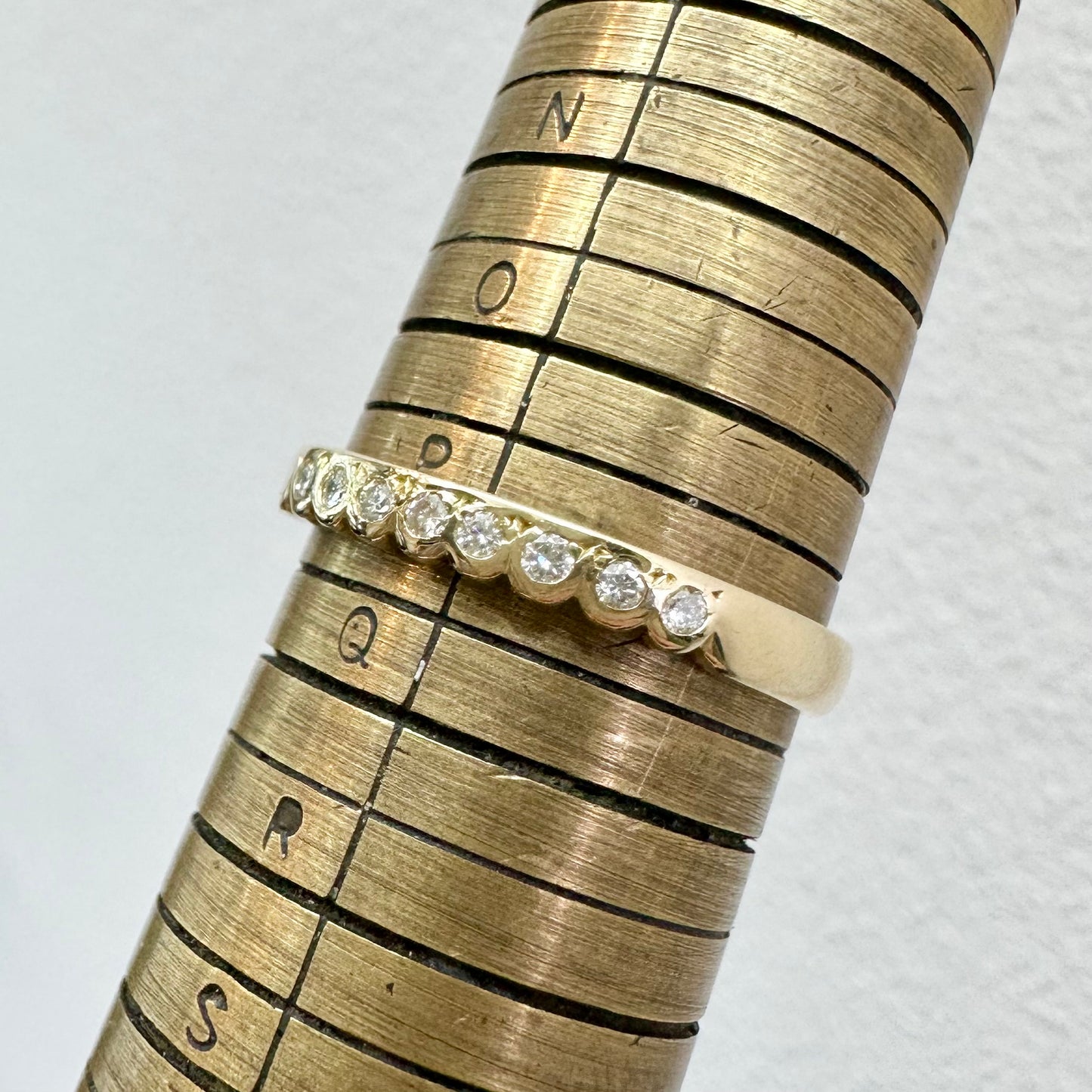 18Ct Yellow Gold .12Ct TW Diamond Scalloped Eternity Band Ring Sz P
