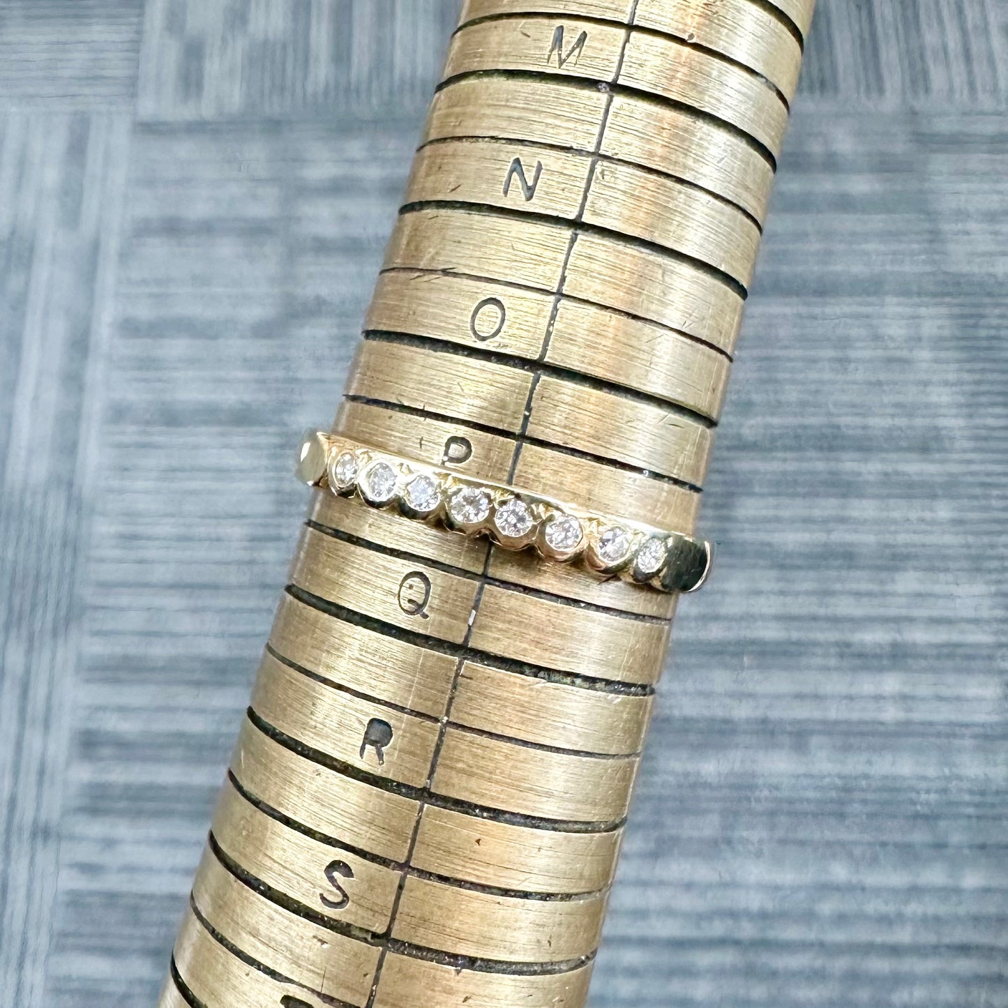 18Ct Yellow Gold .12Ct TW Diamond Scalloped Eternity Band Ring Sz P