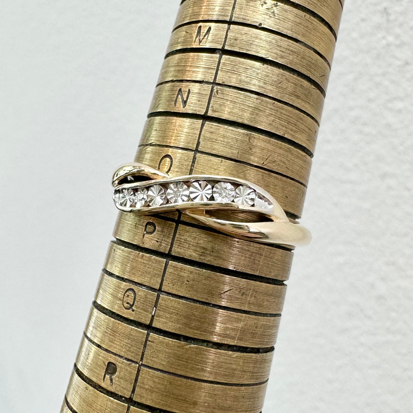 9Ct Yellow Gold Miracle Set Diamond Crossover Band Ring Sz O 1/2