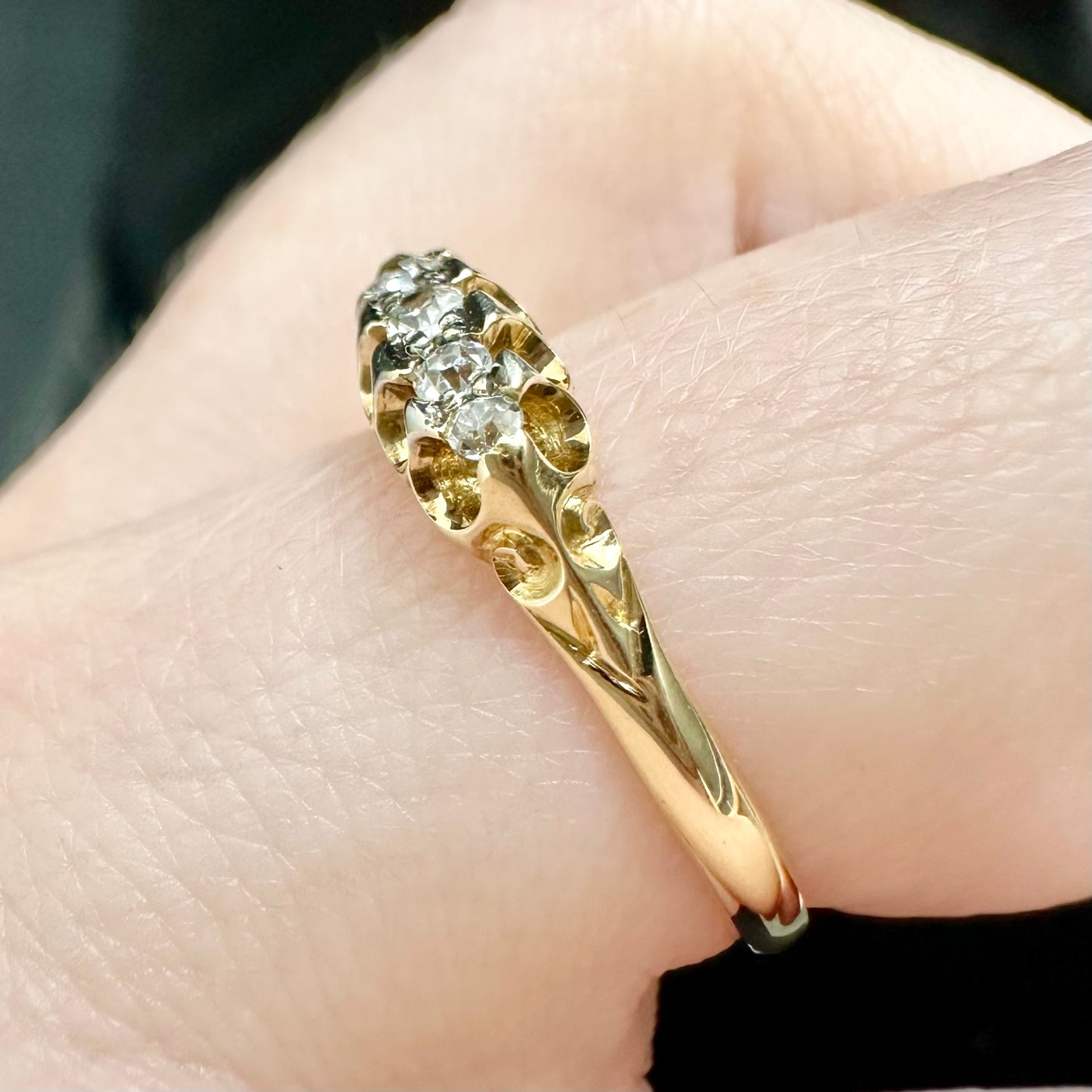 18Ct Yellow Gold Victorian Revival Scalloped .15 Carat TW Diamond Band Ring Sz O 1/2