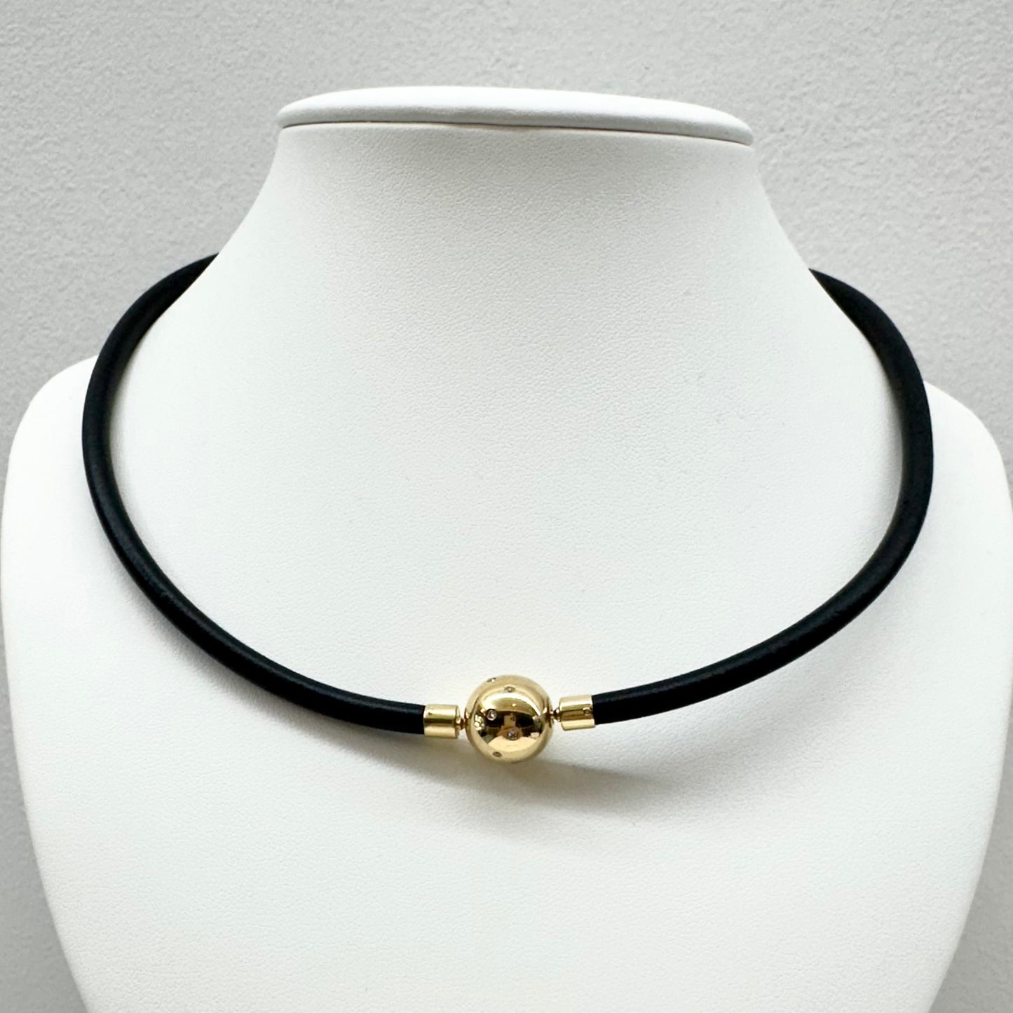 18Ct Yellow Gold Jorg Heinz Inspired Diamond Set Neoprene Bayonet Necklace 47cm