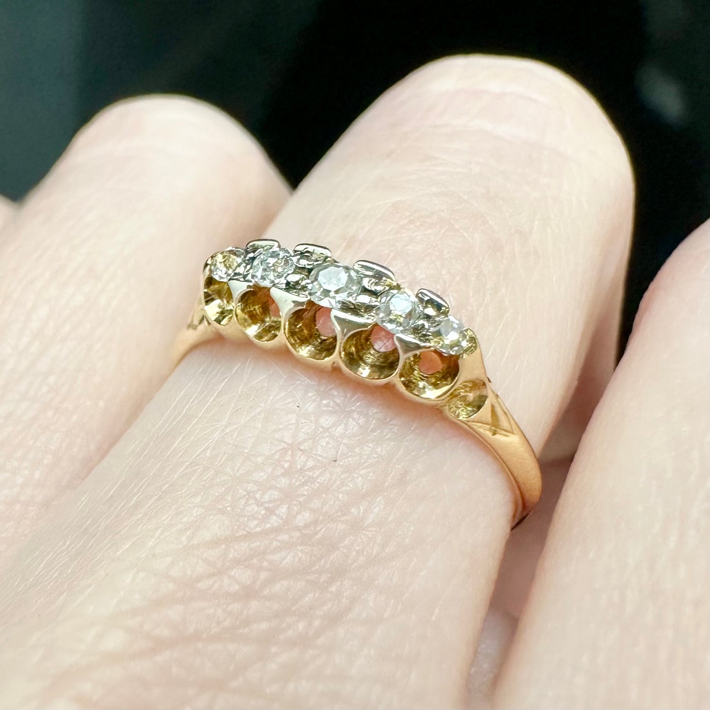 18Ct Yellow Gold Victorian Revival Scalloped .15 Carat TW Diamond Band Ring Sz O 1/2