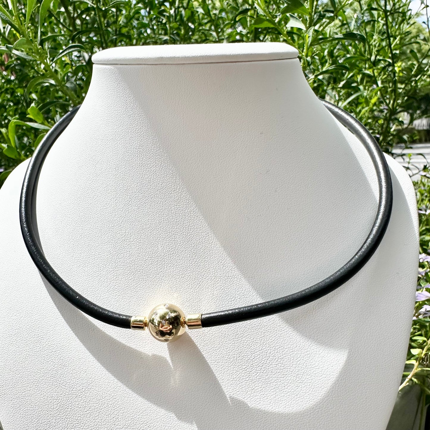 18Ct Yellow Gold Jorg Heinz Inspired Diamond Set Neoprene Bayonet Necklace 47cm