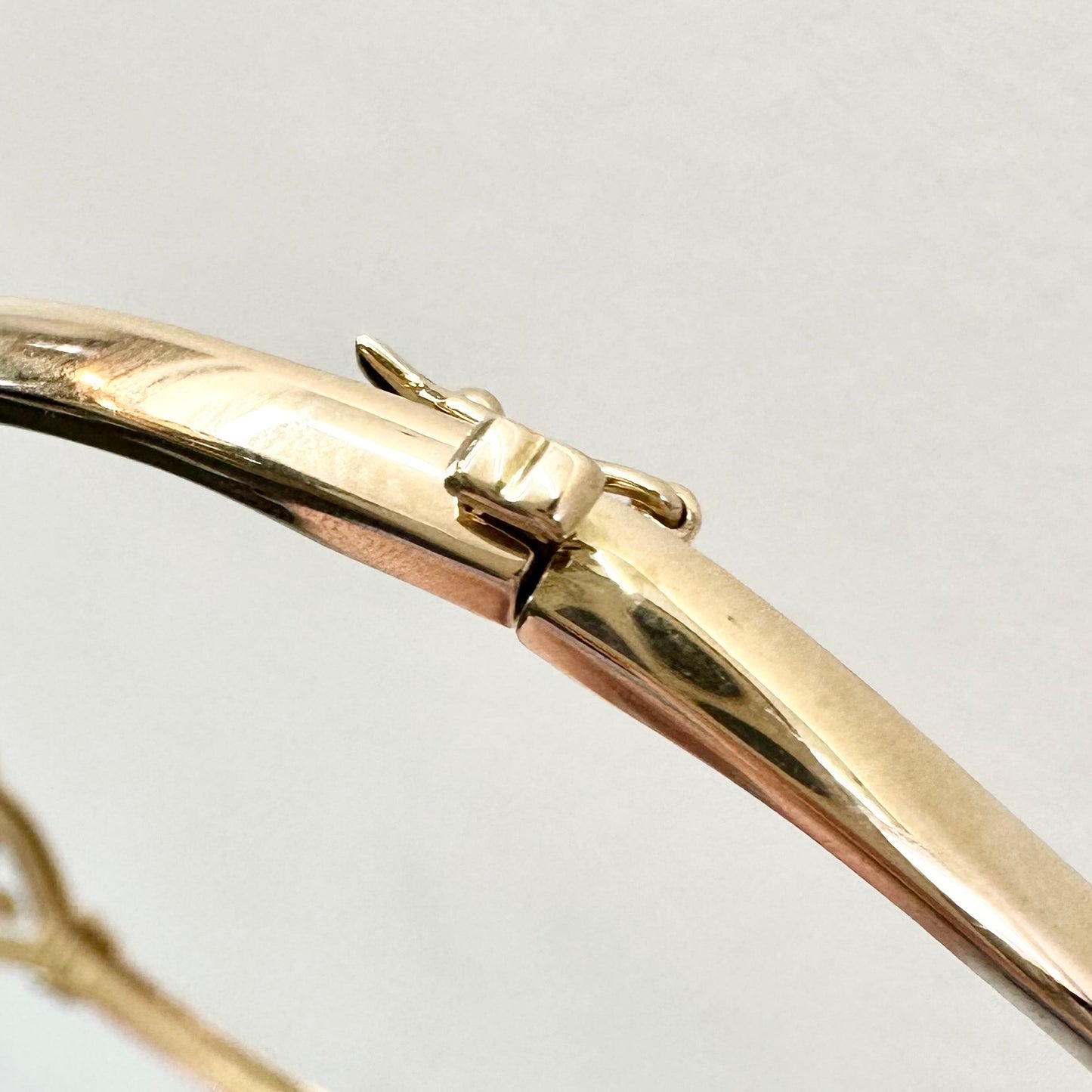 9Ct Yellow Gold Filigree Sapphire & Diamond Hinged Oval Bangle 19cm