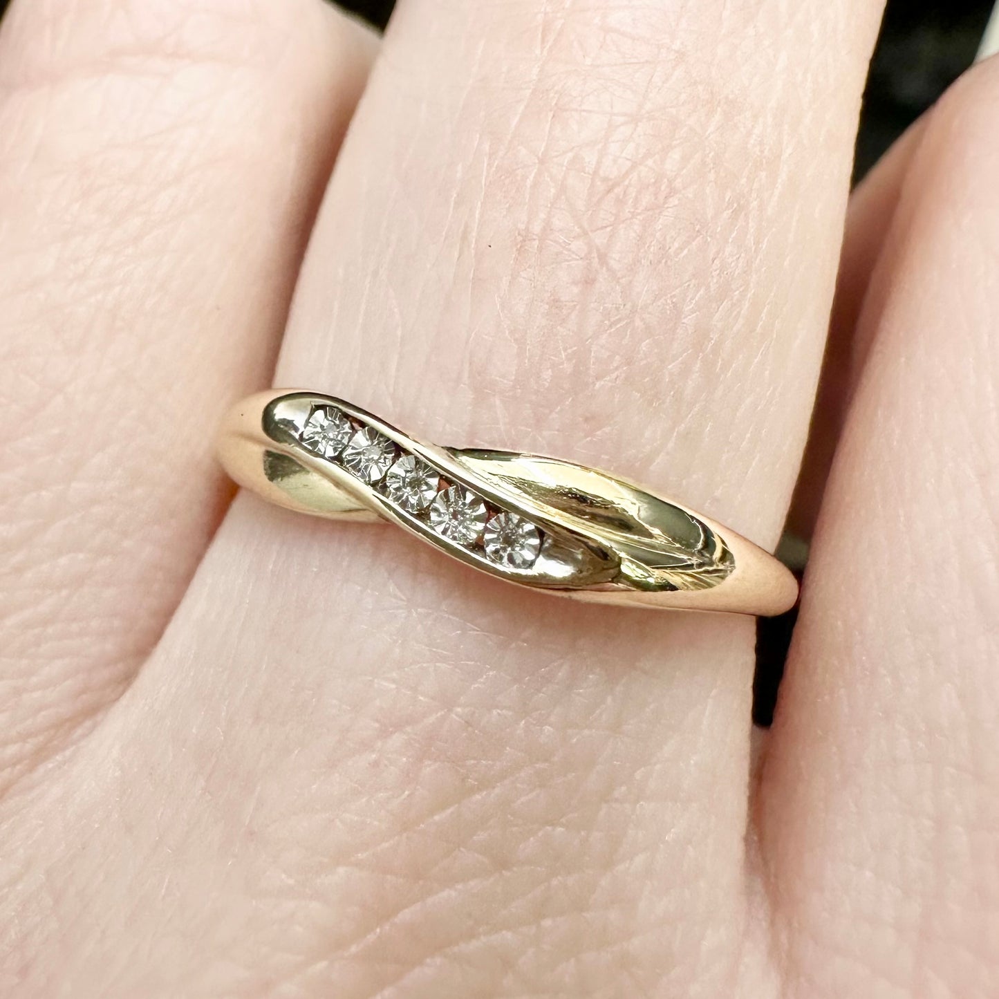 9Ct Yellow Gold Miracle Set Diamond Crossover Ring Sz O