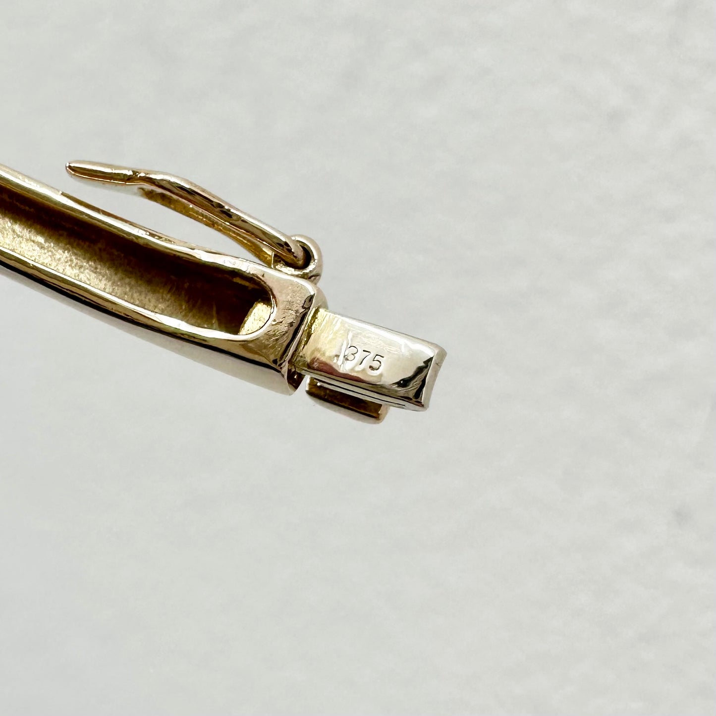 9Ct Yellow Gold Filigree Sapphire & Diamond Hinged Oval Bangle 19cm