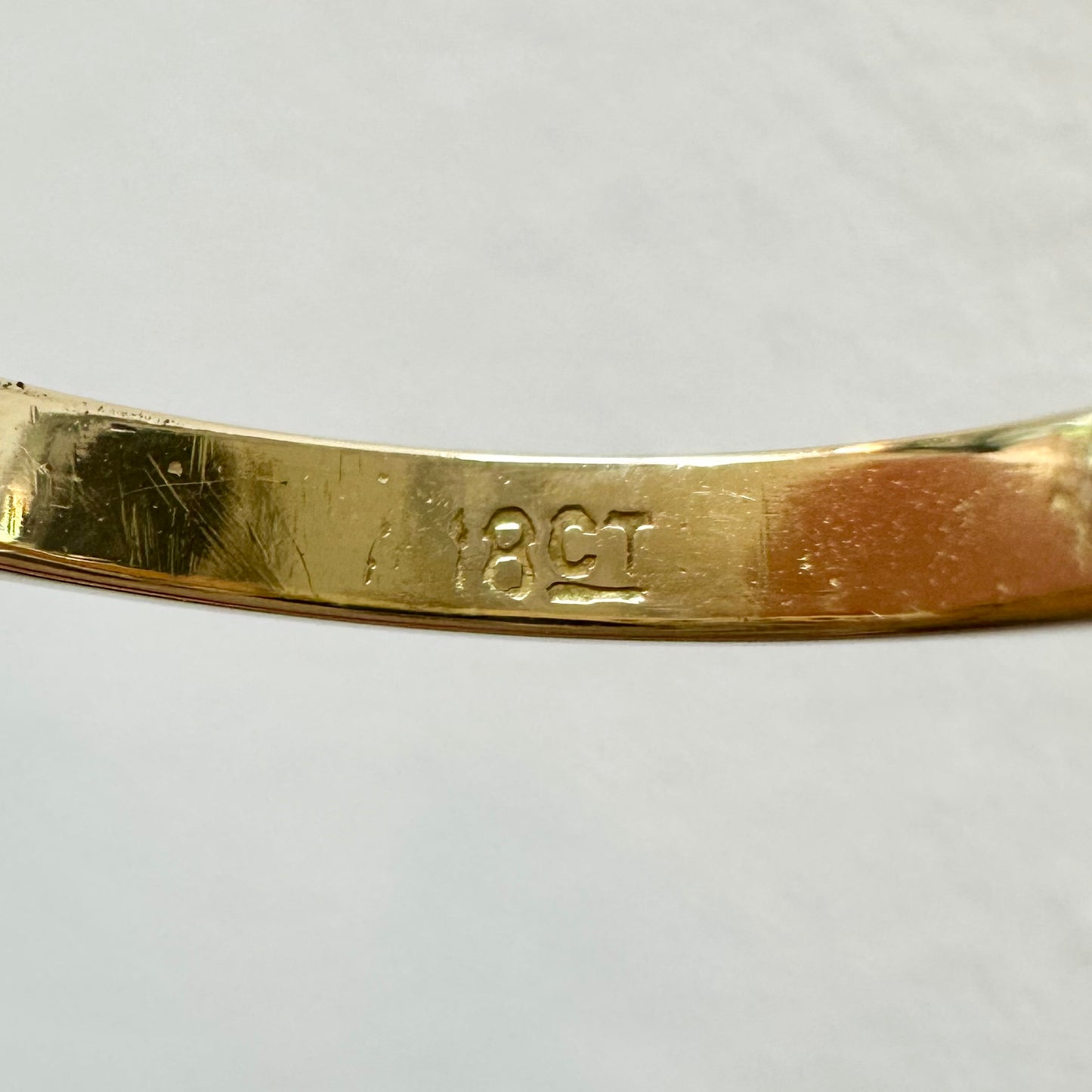 18Ct Yellow Gold .12Ct TW Diamond Scalloped Eternity Band Ring Sz P