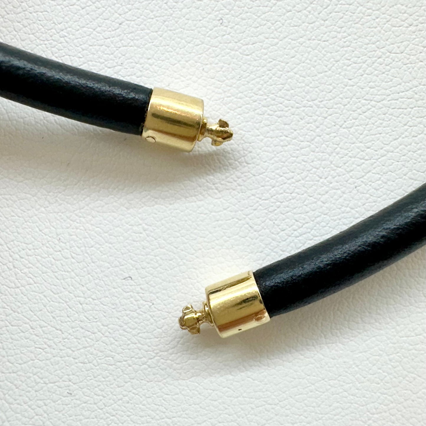 18Ct Yellow Gold Jorg Heinz Inspired Diamond Set Neoprene Bayonet Necklace 47cm