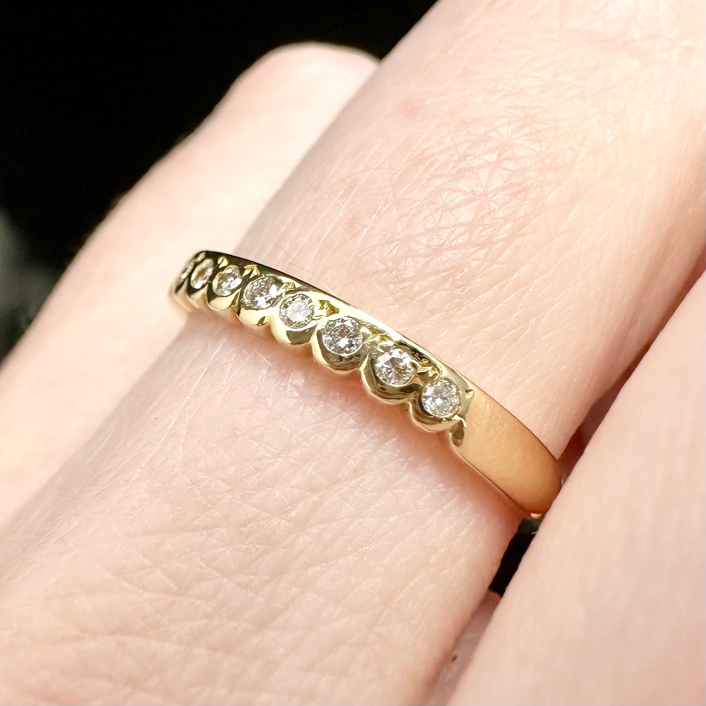 18Ct Yellow Gold .12Ct TW Diamond Scalloped Eternity Band Ring Sz P