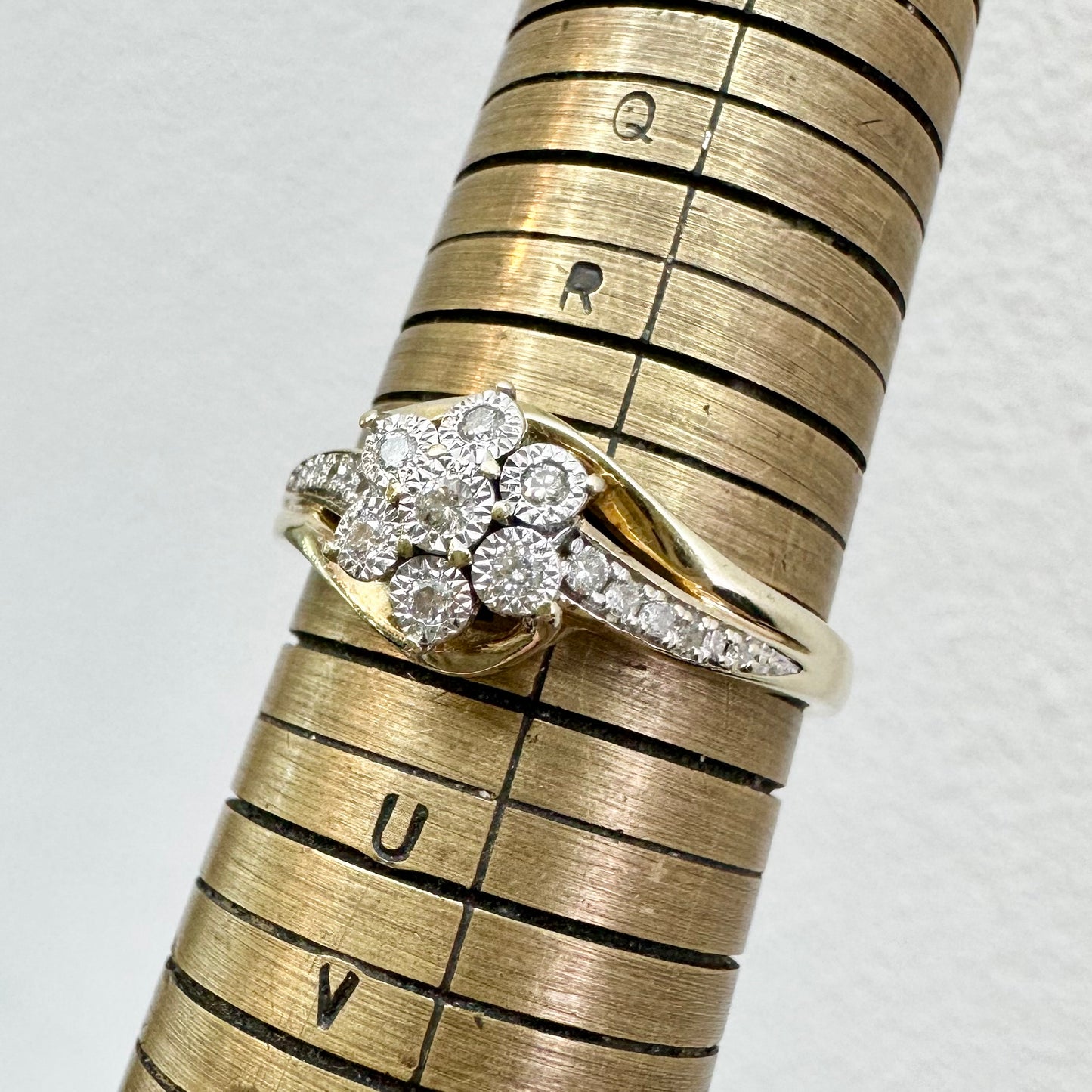 9Ct Yellow Gold .16Ct TW Diamond Set Floral Ring Sz S 1/2