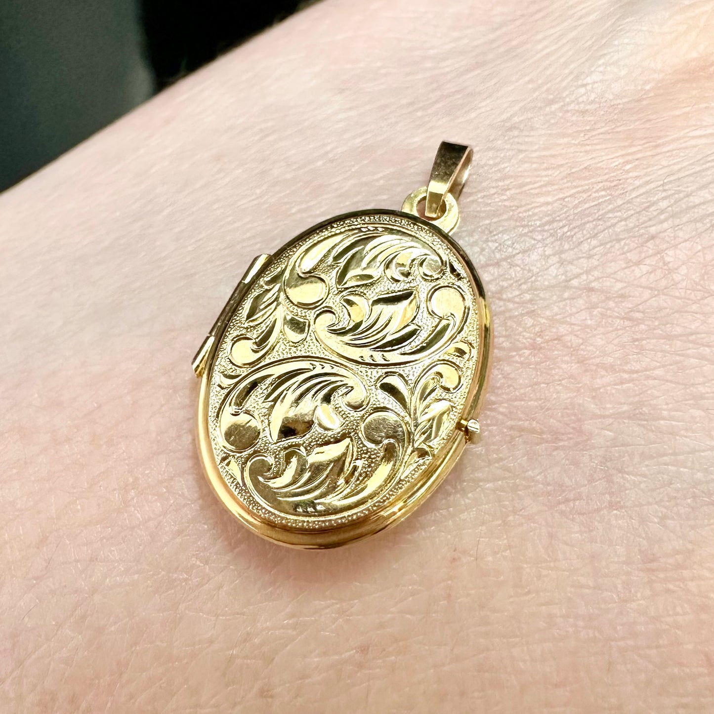 9Ct Yellow Gold Filigree Oval Locket