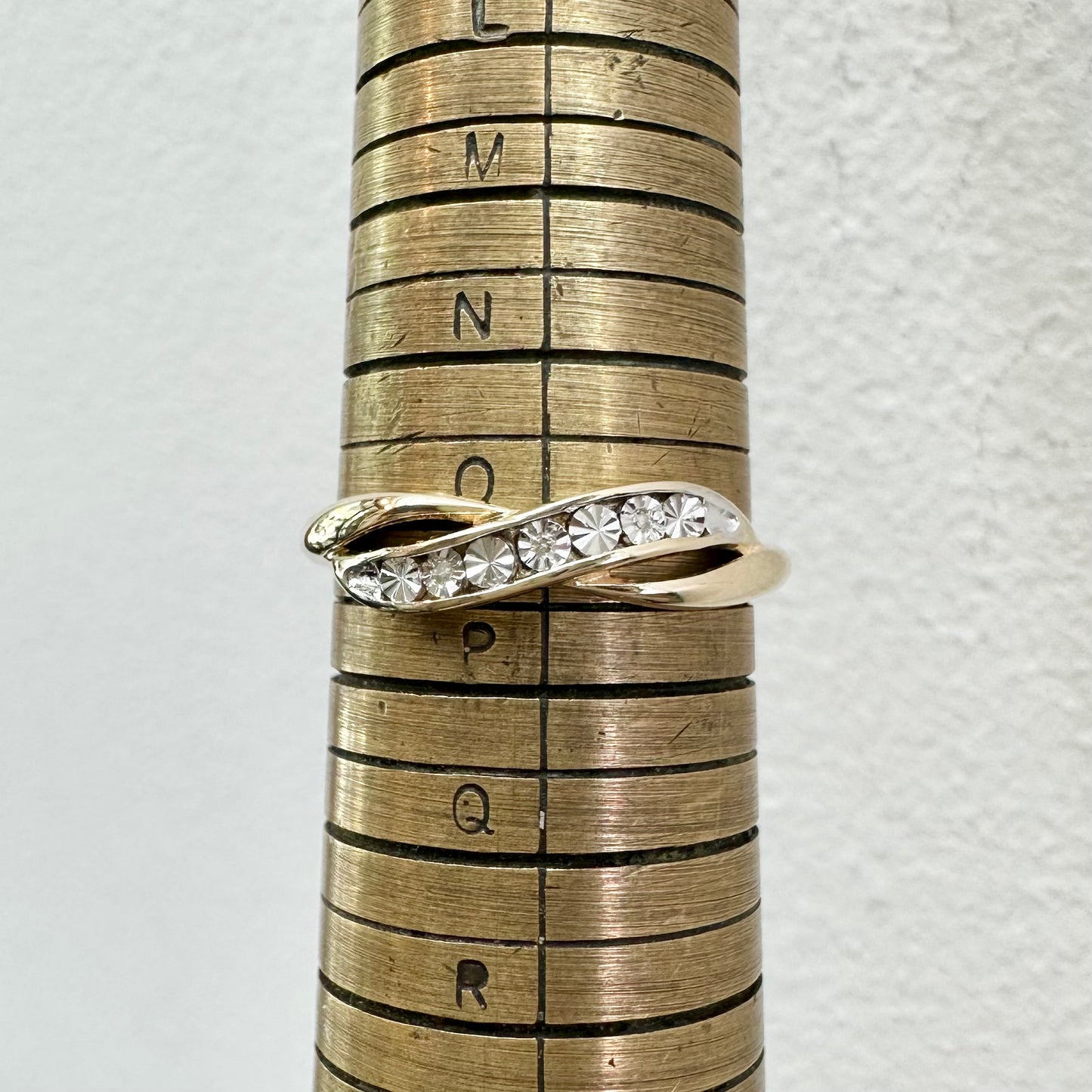 9Ct Yellow Gold Miracle Set Diamond Crossover Band Ring Sz O 1/2