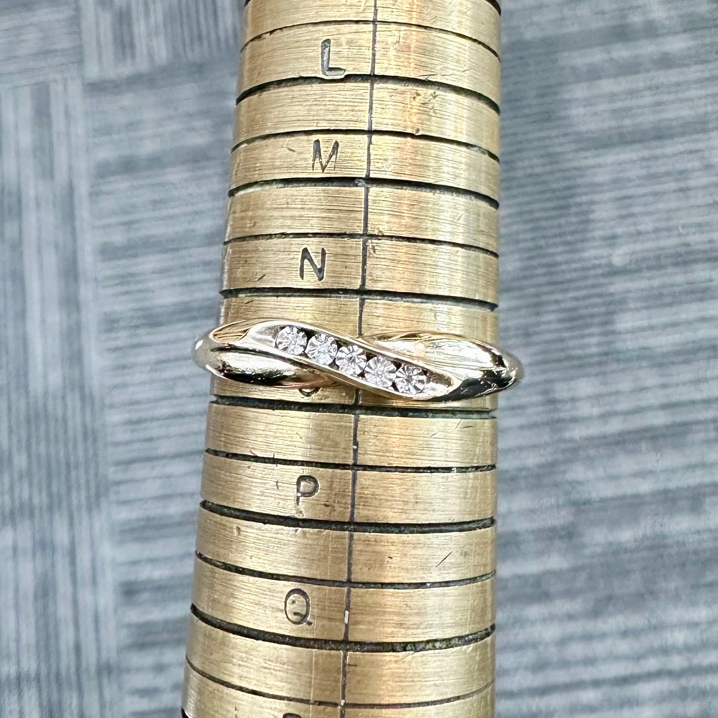 9Ct Yellow Gold Miracle Set Diamond Crossover Ring Sz O