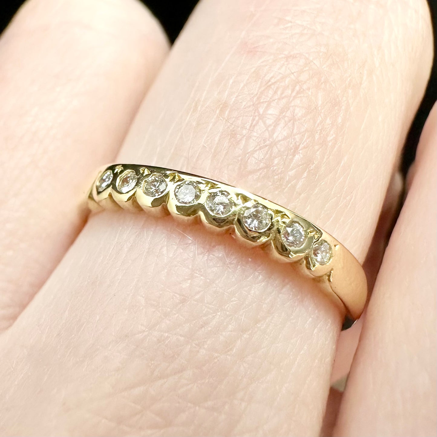 18Ct Yellow Gold .12Ct TW Diamond Scalloped Eternity Band Ring Sz P
