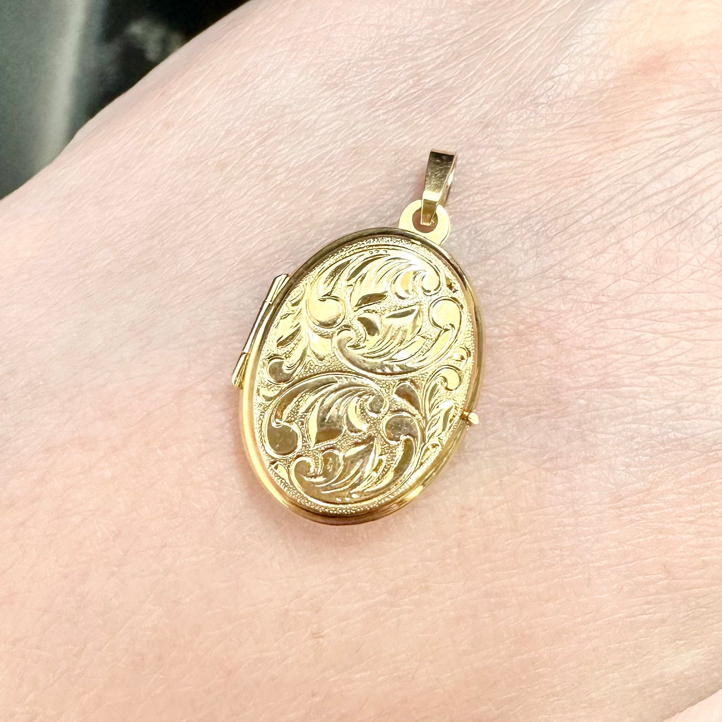 9Ct Yellow Gold Filigree Oval Locket