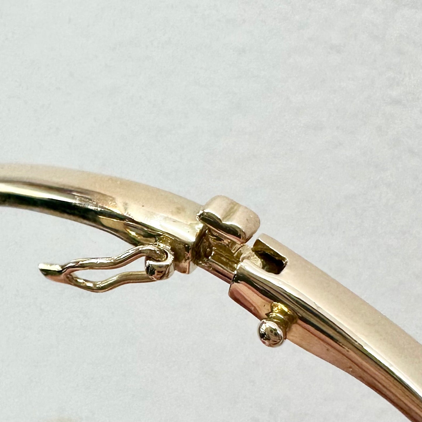 9Ct Yellow Gold Filigree Sapphire & Diamond Hinged Oval Bangle 19cm