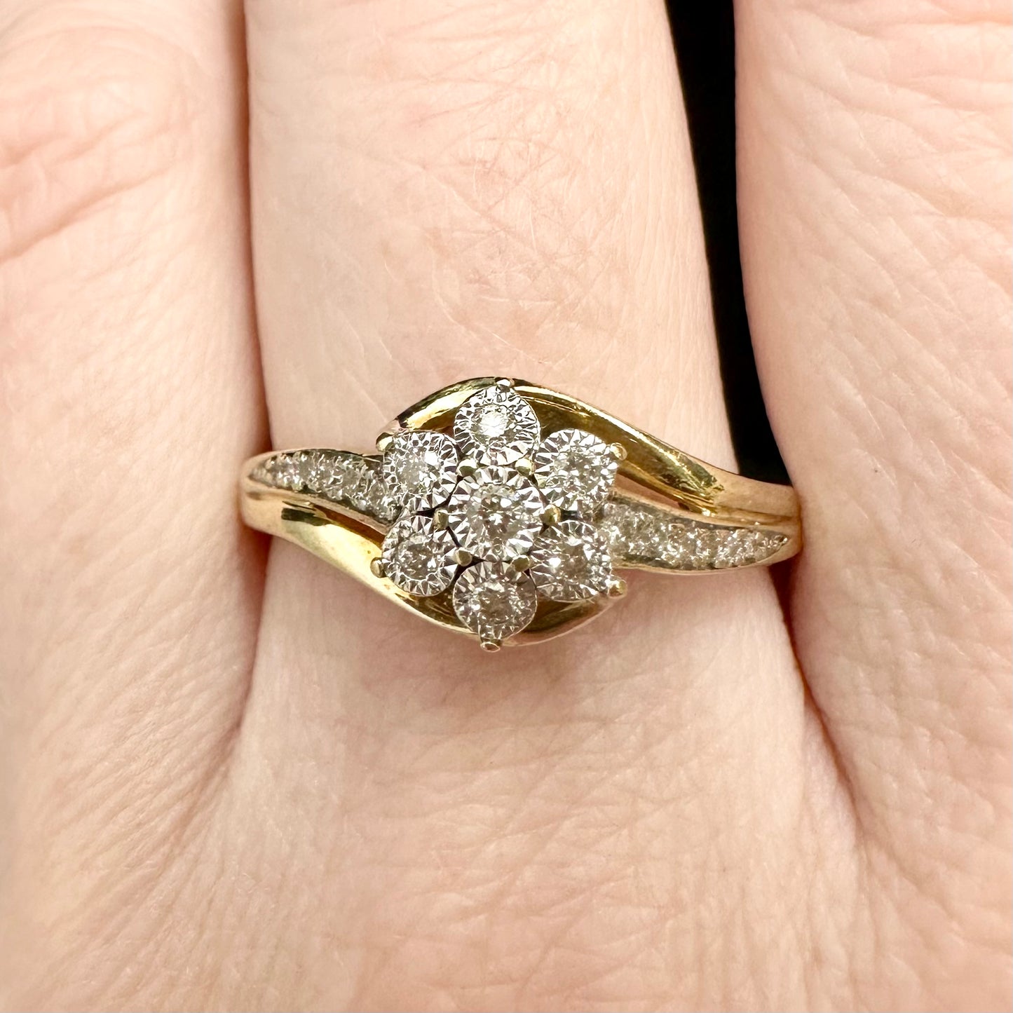 9Ct Yellow Gold .16Ct TW Diamond Set Floral Ring Sz S 1/2