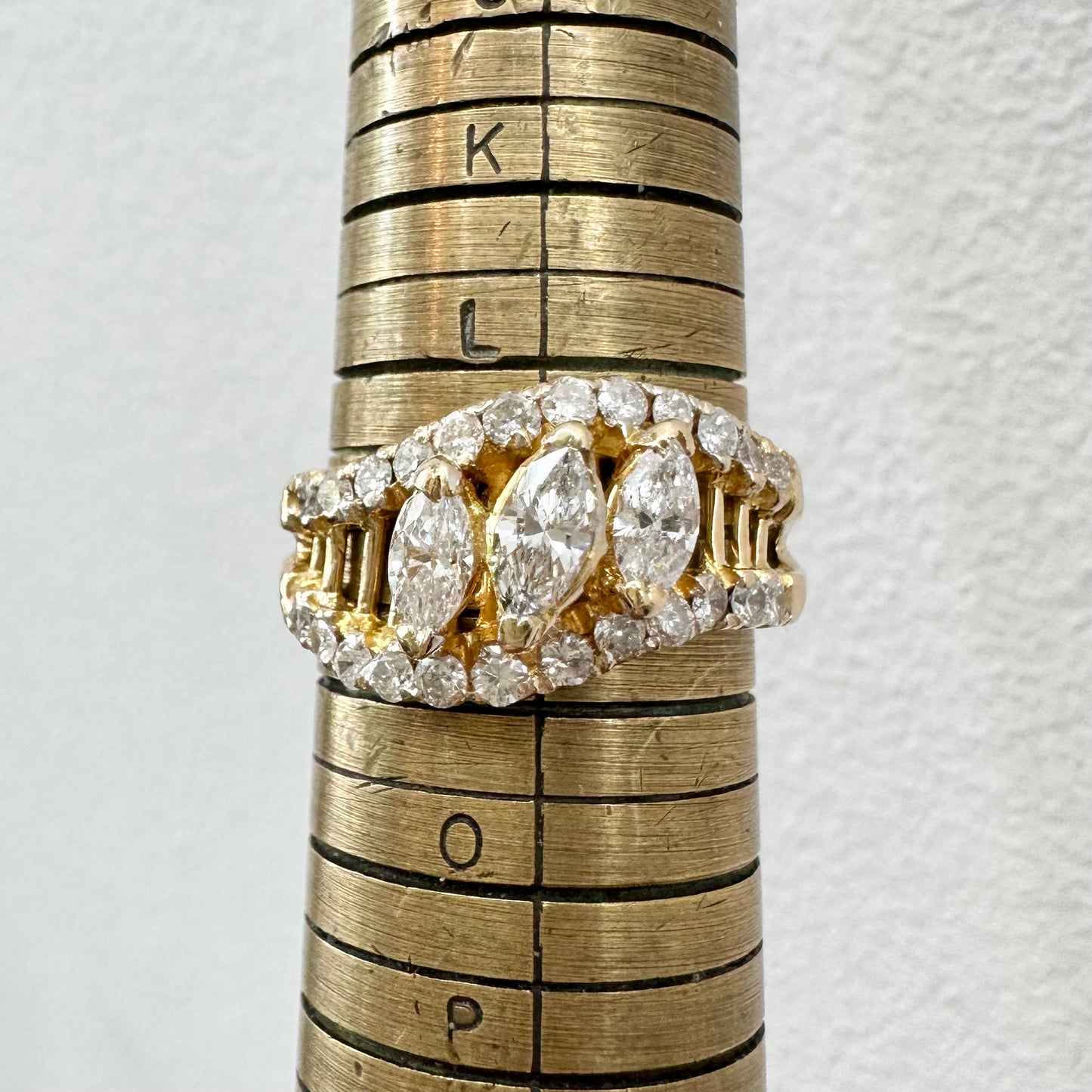 18Ct Yellow Gold 1.00Ct TW Diamond Dress Ring Sz M 1/2