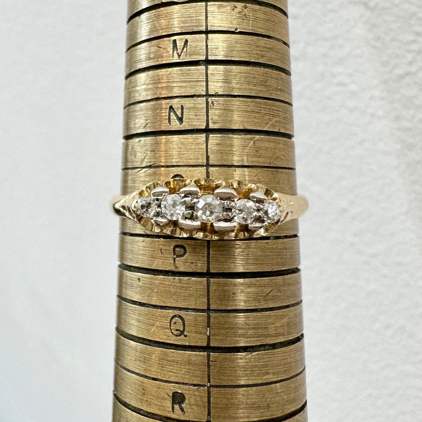 18Ct Yellow Gold Victorian Revival Scalloped .15 Carat TW Diamond Band Ring Sz O 1/2