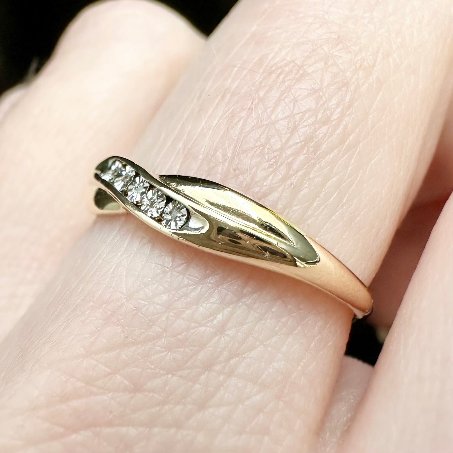 9Ct Yellow Gold Miracle Set Diamond Crossover Ring Sz O