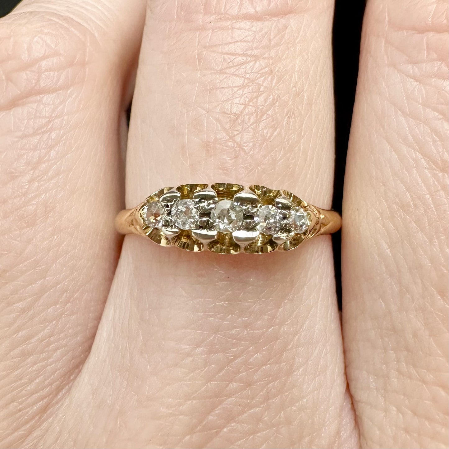 18Ct Yellow Gold Victorian Revival Scalloped .15 Carat TW Diamond Band Ring Sz O 1/2