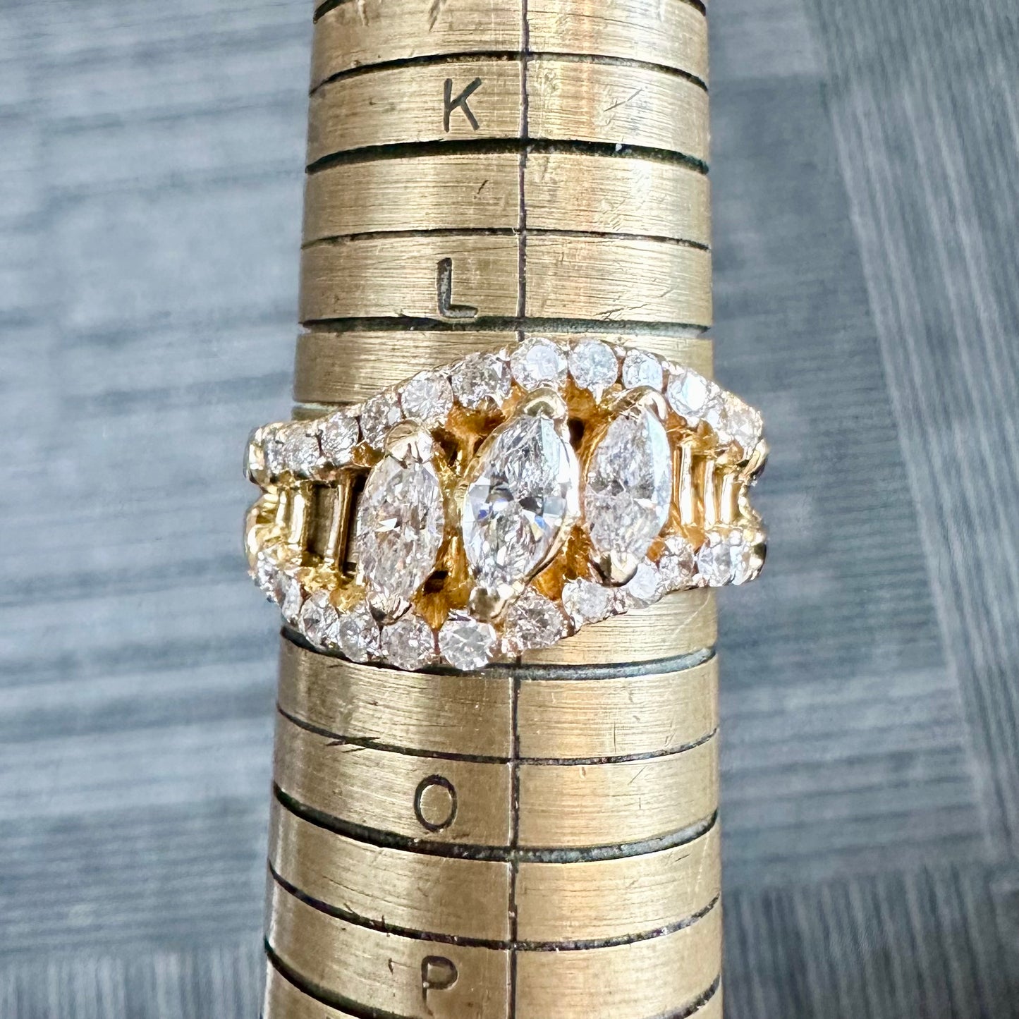 18Ct Yellow Gold 1.00Ct TW Diamond Dress Ring Sz M 1/2