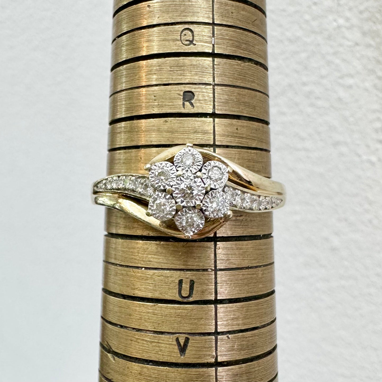 9Ct Yellow Gold .16Ct TW Diamond Set Floral Ring Sz S 1/2