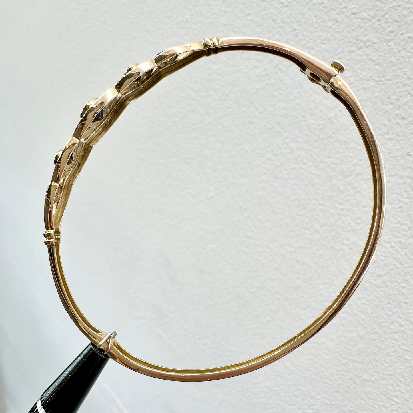 9Ct Yellow Gold Filigree Sapphire & Diamond Hinged Oval Bangle 19cm