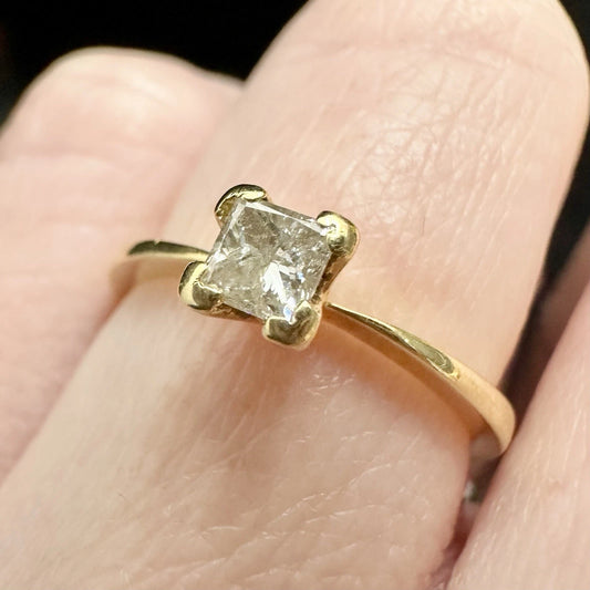 18Ct Yellow Gold Princess Cut .25Ct TW Diamond Solitaire Ring Sz J 1/2
