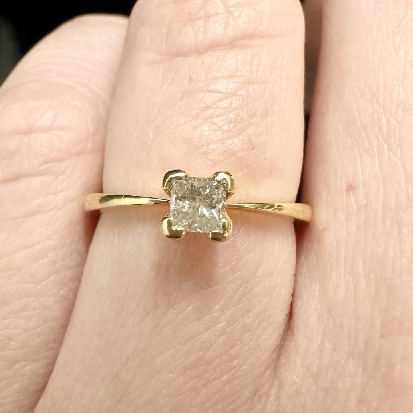 18Ct Yellow Gold Princess Cut .25Ct TW Diamond Solitaire Ring Sz J 1/2