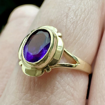 9Ct Yellow Gold Vintage Bezel Set Amethyst Ring Sz M
