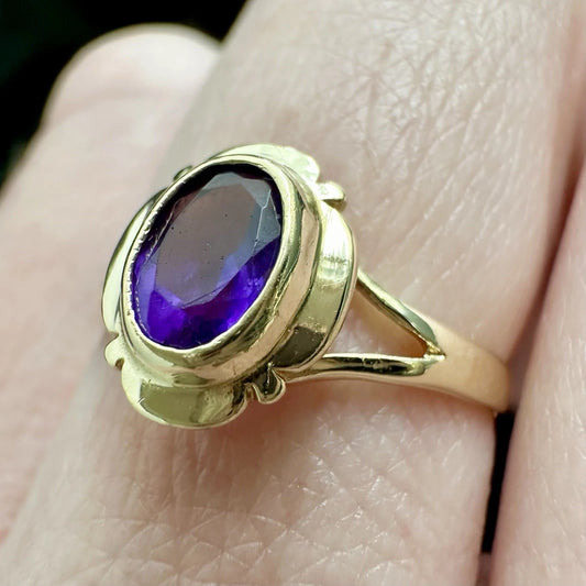 9Ct Yellow Gold Vintage Bezel Set Amethyst Ring Sz M