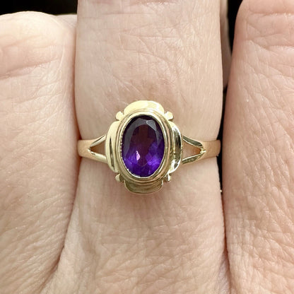 9Ct Yellow Gold Vintage Bezel Set Amethyst Ring Sz M