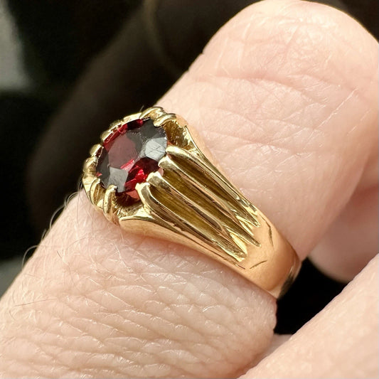 20Ct Yellow Gold Vintage Garnet Ring Sz G 1/2