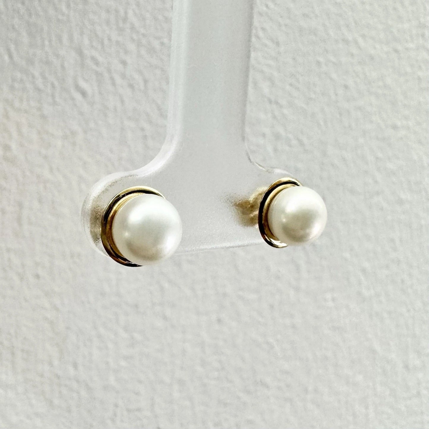 9Ct Yellow Gold Cultured Freshwater Pearl Stud Earrings