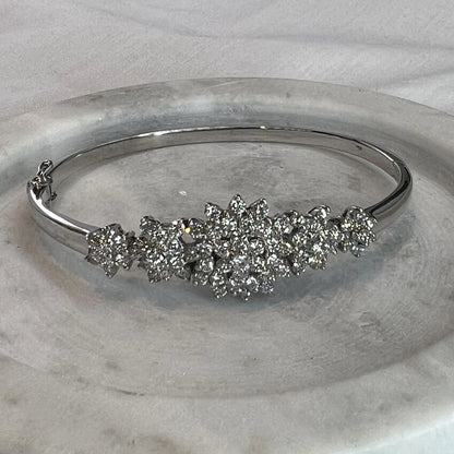 14Ct White Gold 1.70 Carat TW Diamond Hinge Bangle