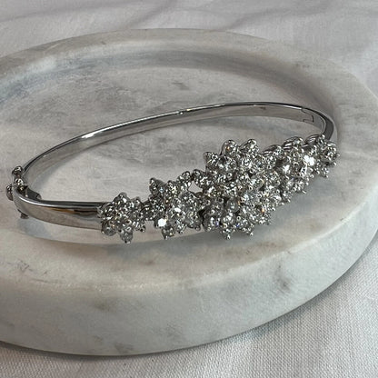 14Ct White Gold 1.70 Carat TW Diamond Hinge Bangle