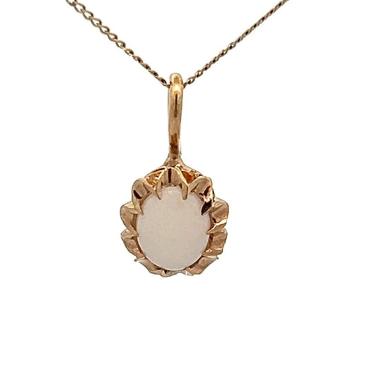 9Ct Yellow Gold Vintage Belcher Set Opal Charm Pendant