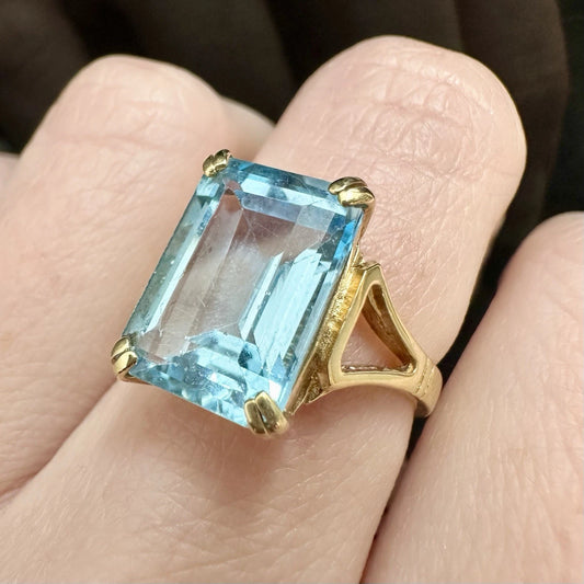 9Ct Yellow Gold Emerald Cut Blue Topaz Ring - Sz M