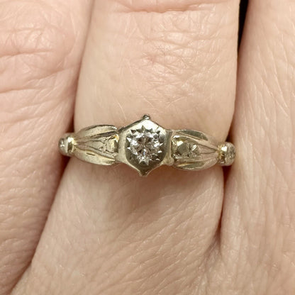 18Ct Two-Toned Gold Vintage .10Ct TW Diamond Ribbon Ring Sz I 1/2